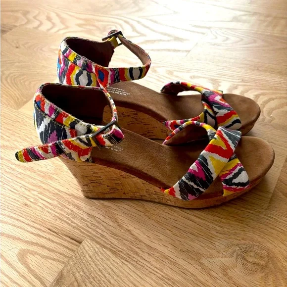 TOMS | Sienna Cork Wedge Sandals in Ikat Print - Picture 3 of 10